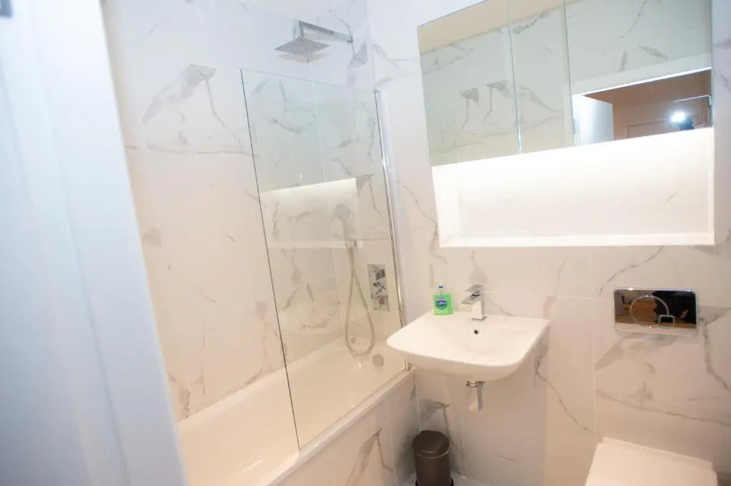 Stylish and Clean 1 Bed Apartment Maidenhead Town center