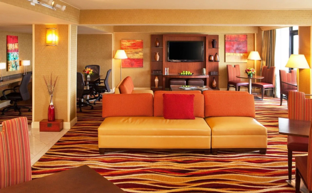 Grand Laurel Hotel