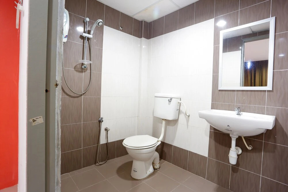 OYO 772 Lux Hotel