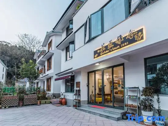 Floral Artisan Lodge(Leifeng Pagoda,West Lake,Hangzhou)