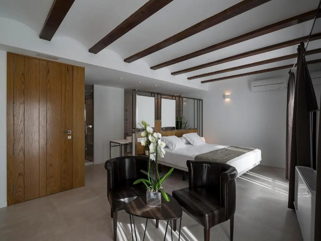 Vinatea Suites con jacuzzi privado en el centro de Morella
