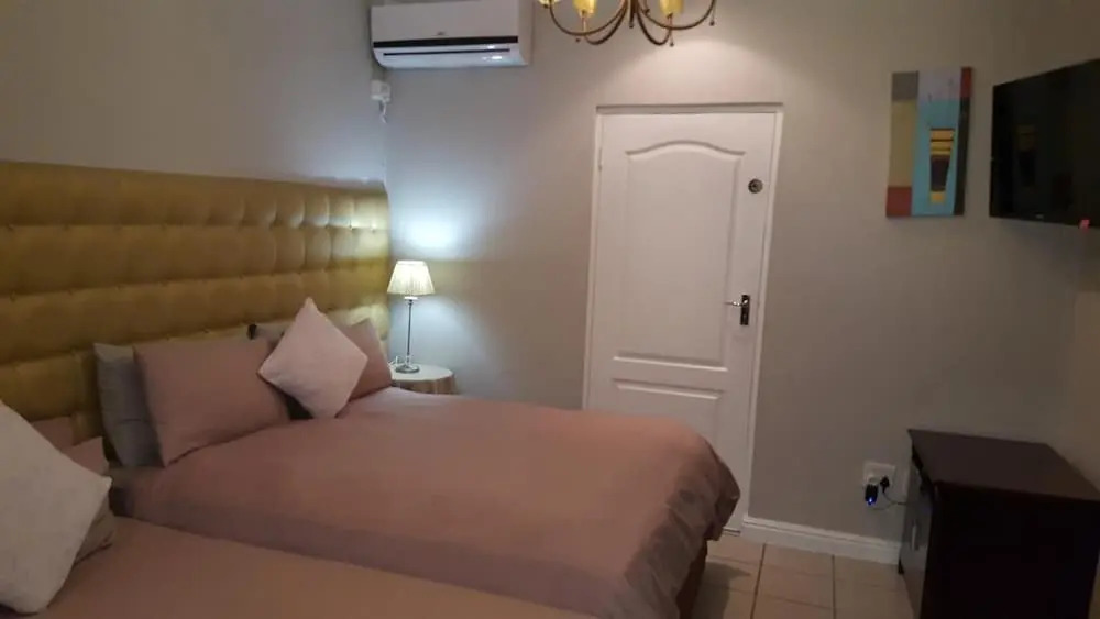 Savoy Lodge - Nice Budget Triple Room 2