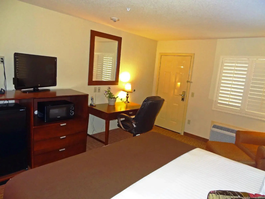 Kenedy Inn and Suites