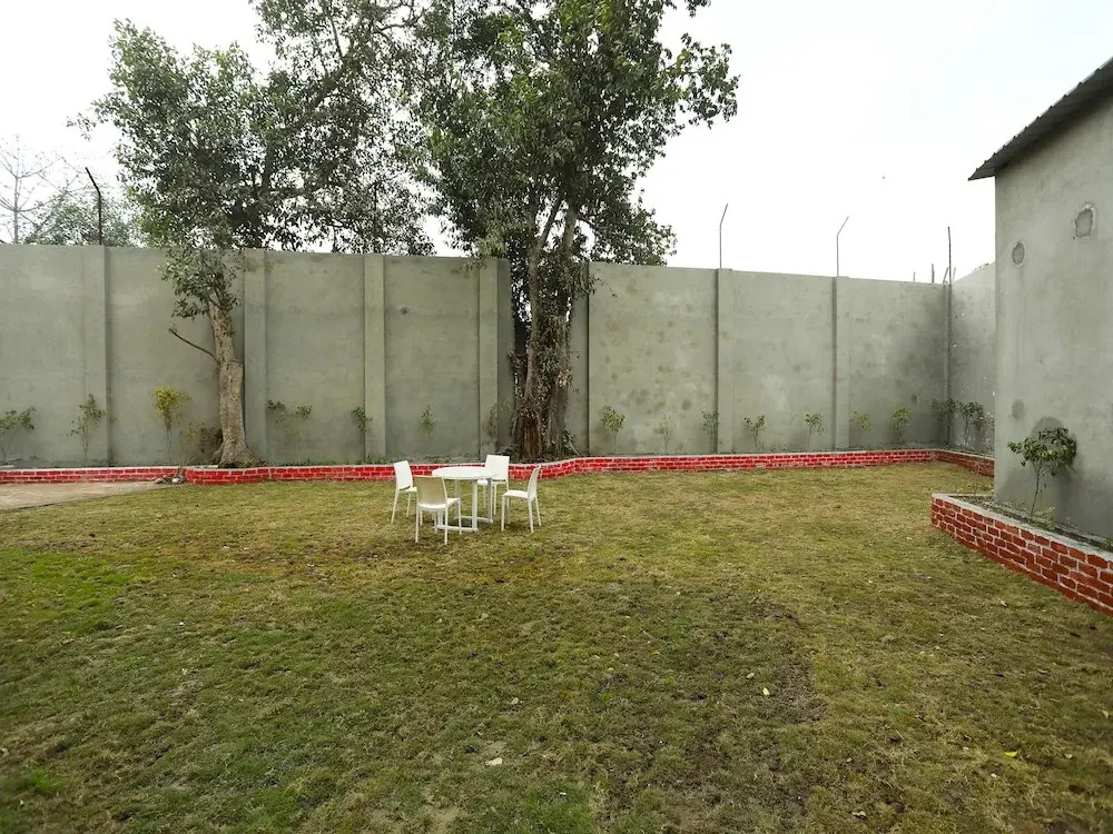 OYO 22663 Qlark Rooms & Lawn