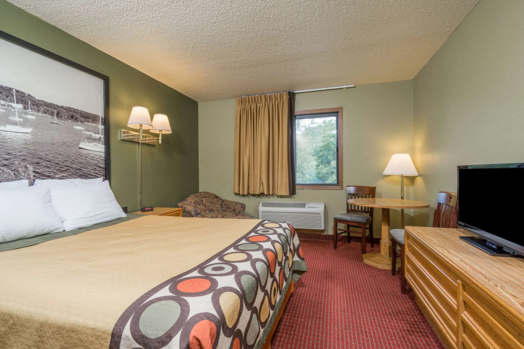 Super 8 by Wyndham Red Wing