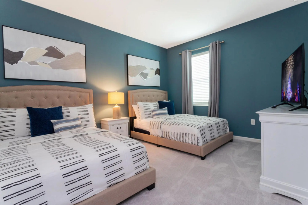 Large themed bedroom home near Disney
