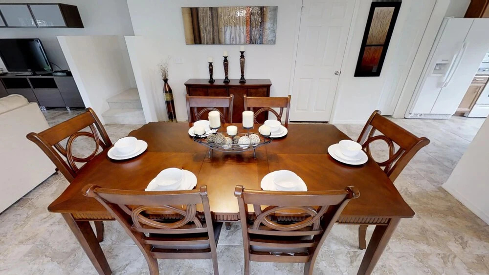 5113 Compass Bay