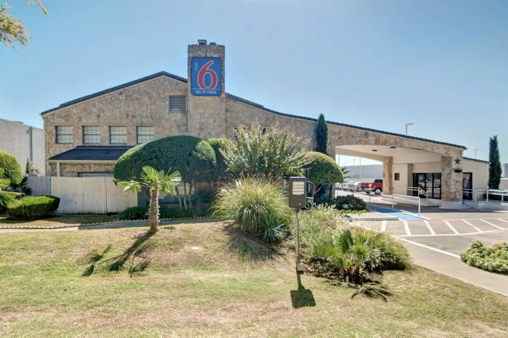 Motel 6-Dallas, TX - Forest Lane
