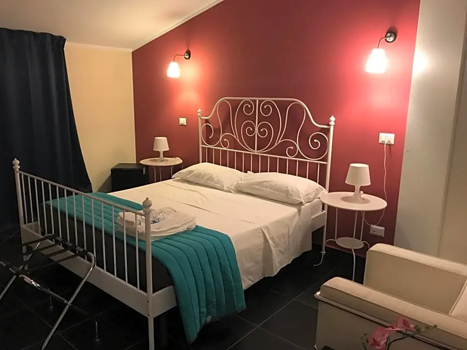 Ascot Holiday Home