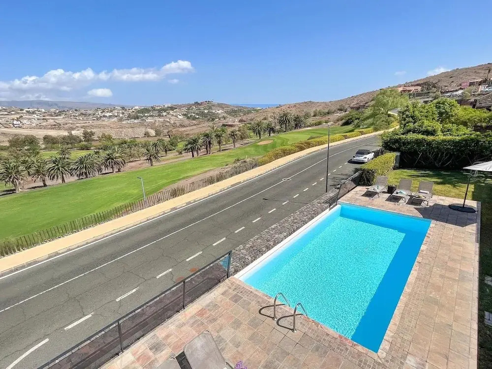 Villa With Private Pool in the Golf Resort