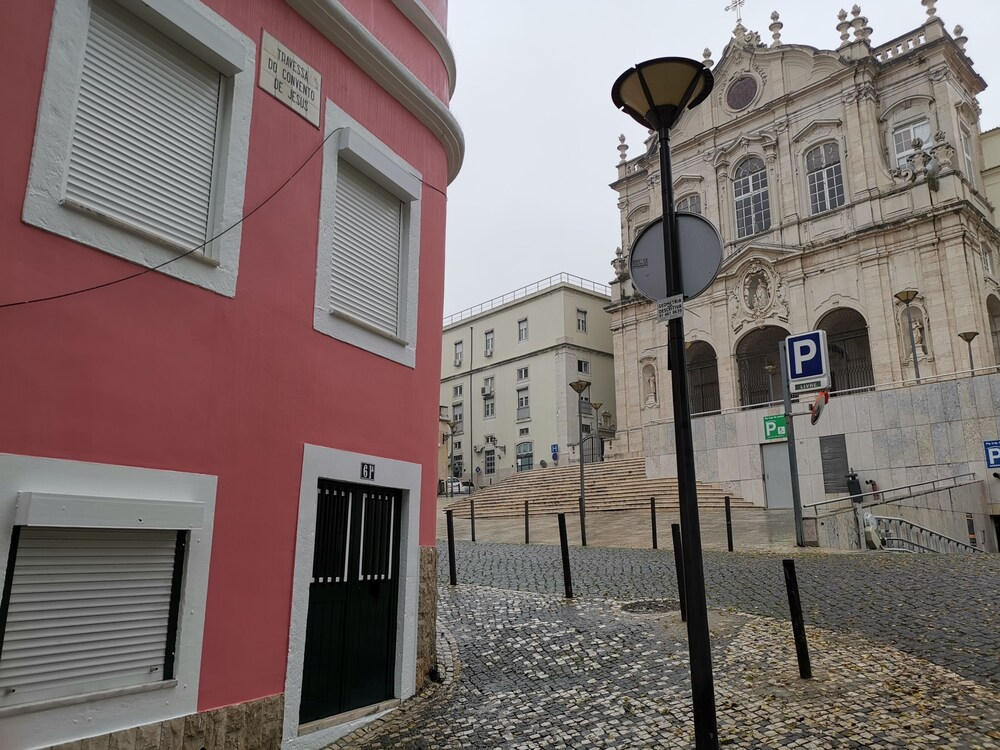 Chiado Local Artist Suites w Parking & EV