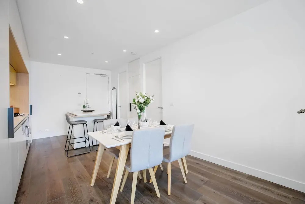 87 Docklands 2BD 2BTH Waterside with Carpark