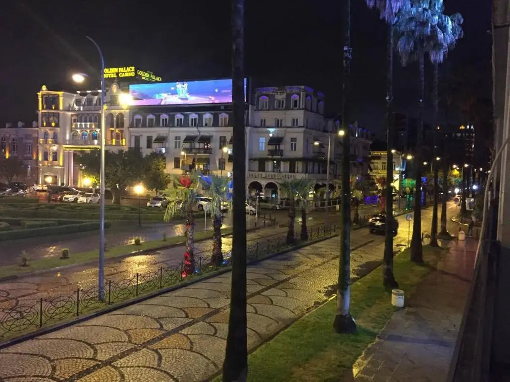 Check Inn Batumi On Rustaveli 10