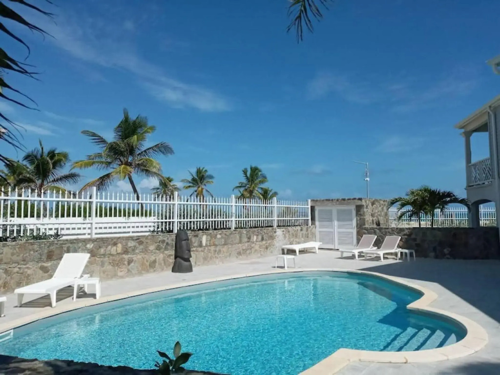 Princess Blue, 3BDR, Beach Front Deluxe, Orient Bay, Pool, Wifi 100 Mps