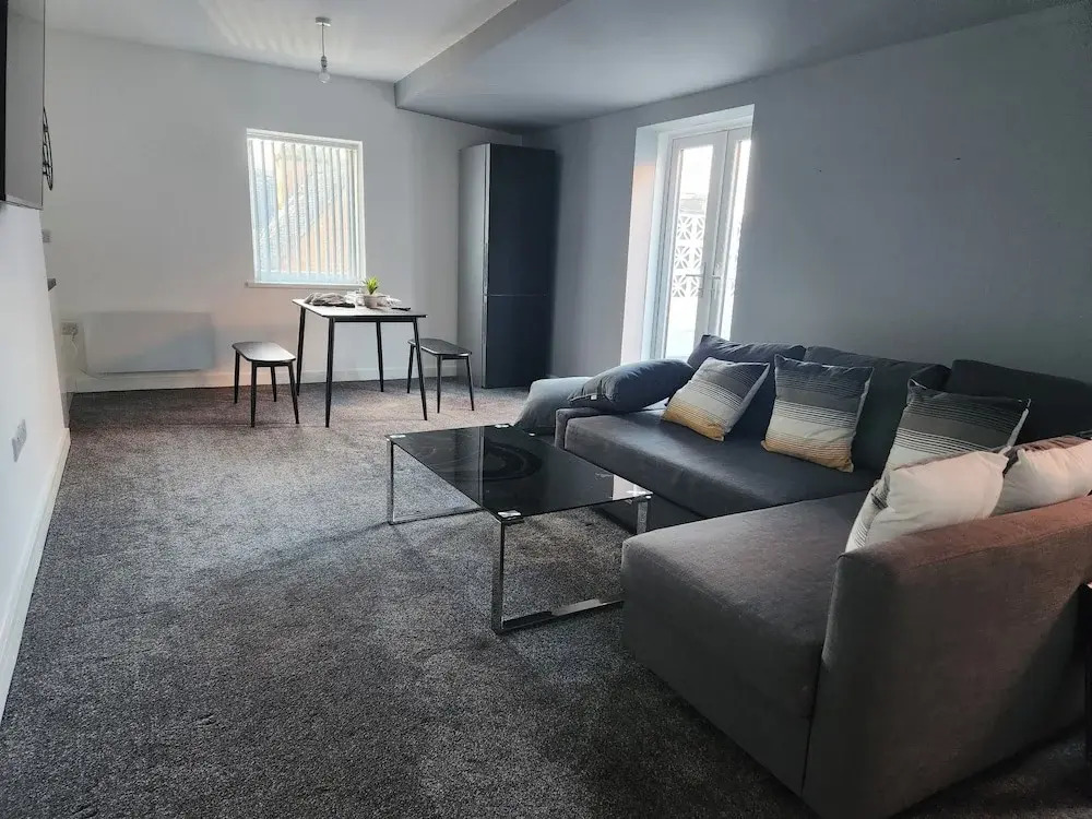 Derby City Centre Apartment With Roof Top Hot Tub