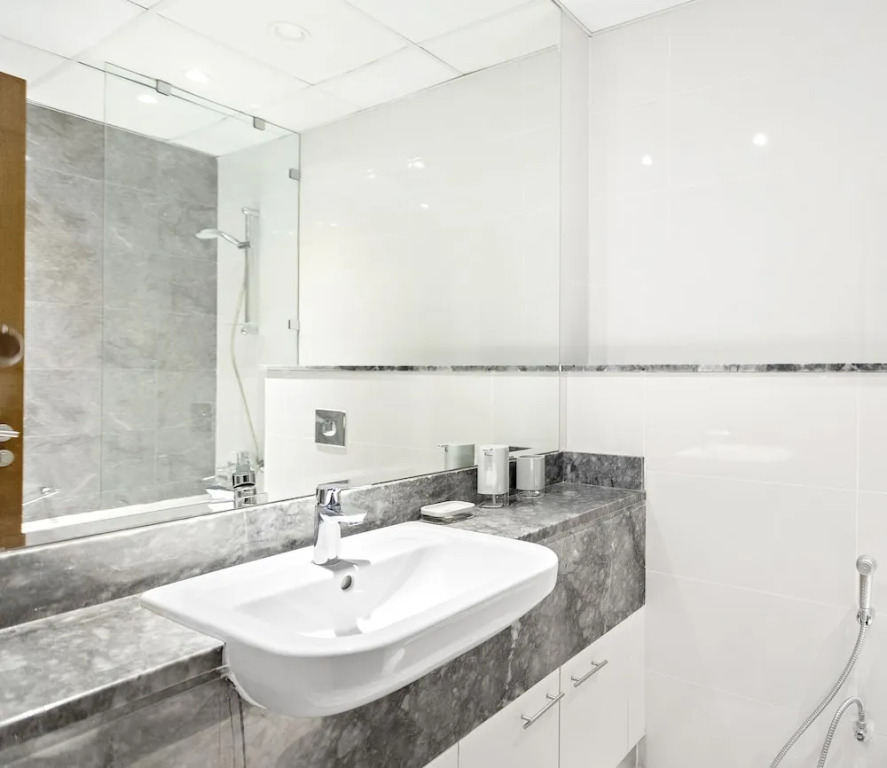 WelHome - Luxurious 2BR Apt. at Noora Tower in Business Bay
