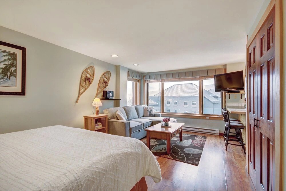 Ge At Breckenridge Peak 9 Inn, Liftside 402 Studio Bedroom Condo by RedAwning