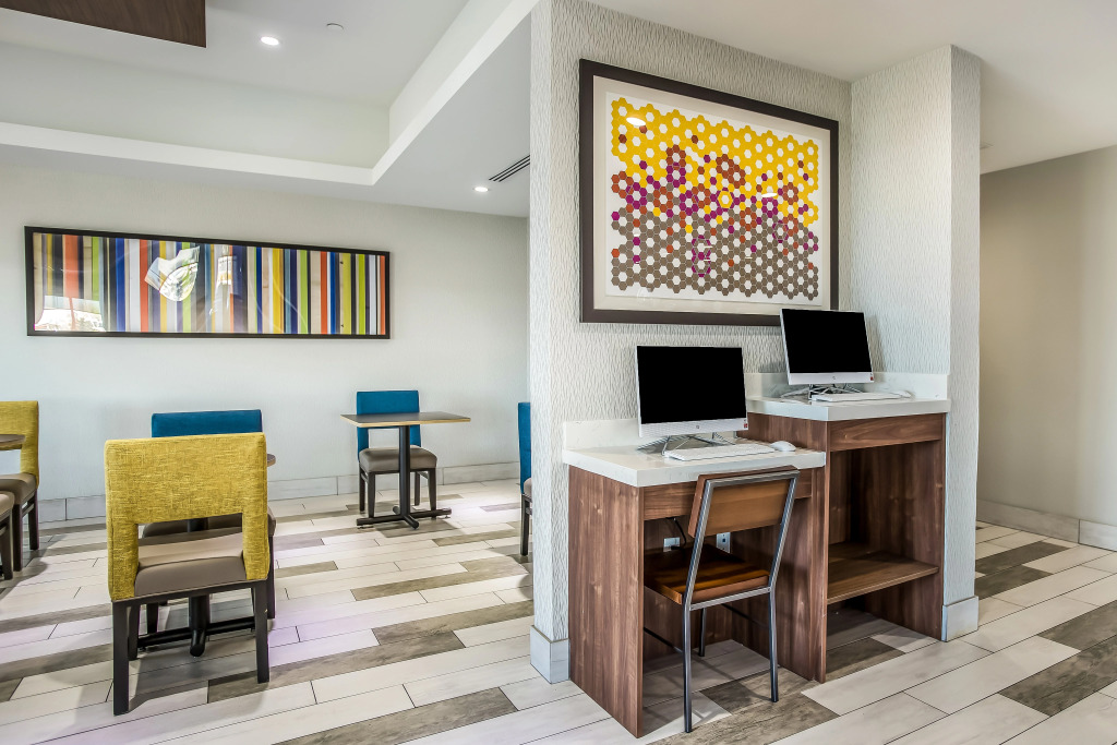 Holiday Inn Express & Suites Tulsa East - Catoosa by IHG