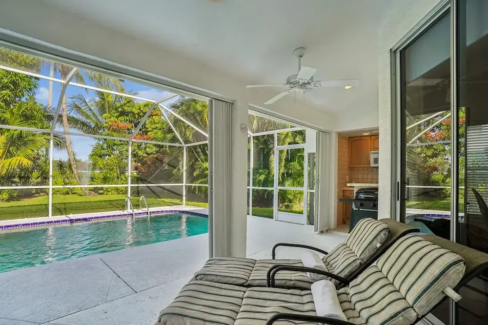 Relaxed Tropical Retreat 5 Miles To Beach 3 Bedroom Home