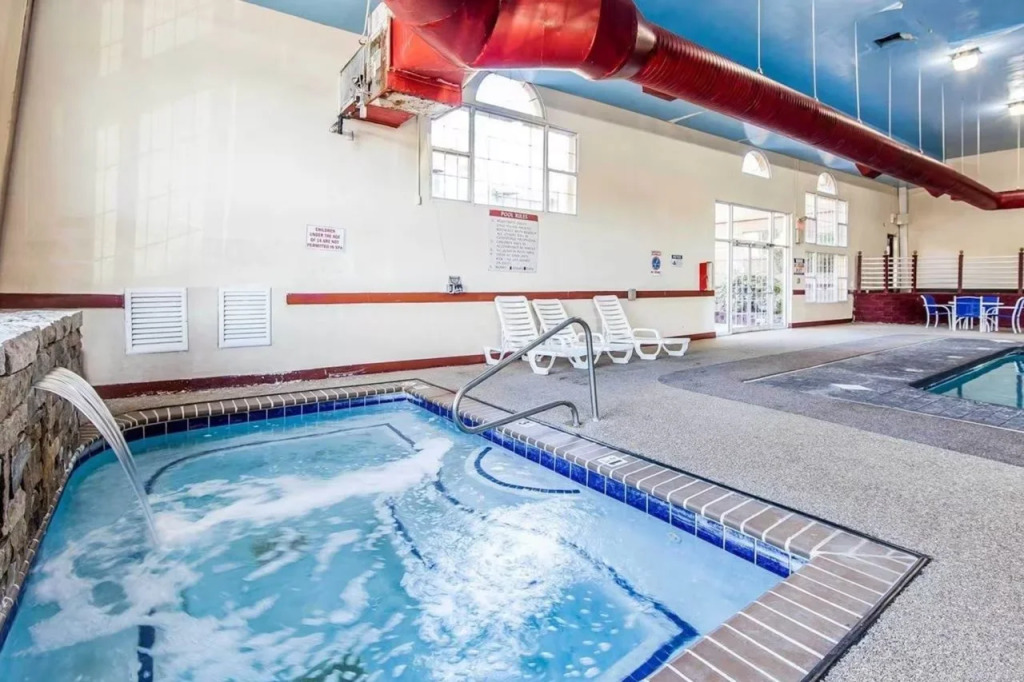 Wingate by Wyndham Marietta Conference Center Ohio