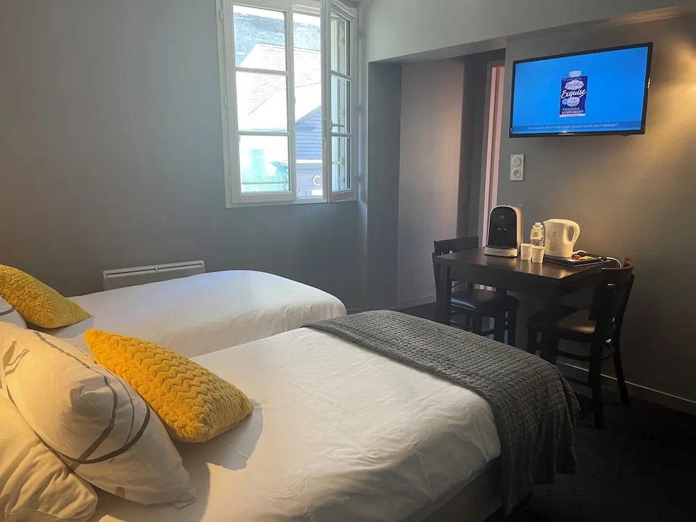 Logis Hôtel Castel de Mirambel