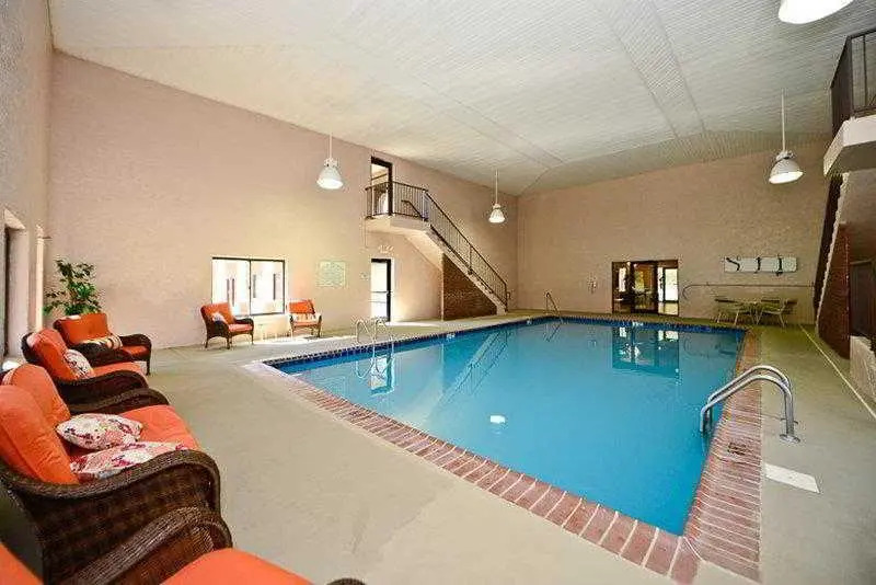 Manchester Heritage Inn & Suites