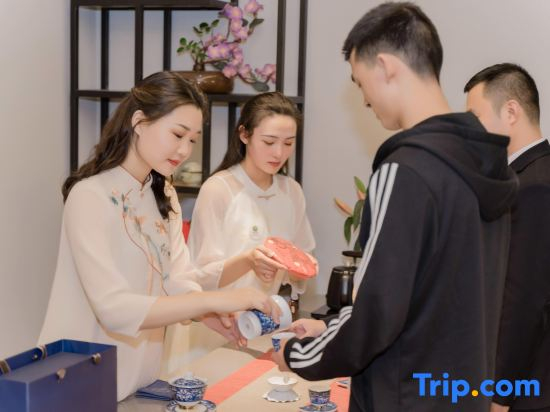 Nanyang Okey Elegant Style Hotel (Wanda Jianye Triumph Square Dushan Avenue Branch)