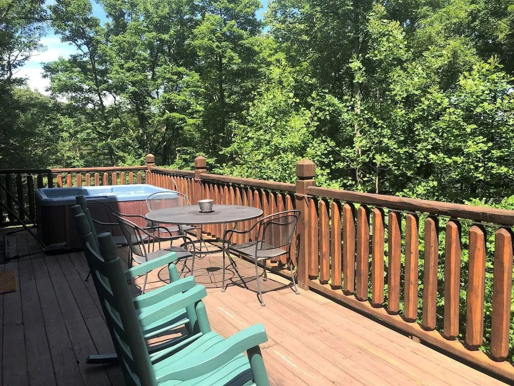 Laurel Valley Way Cabin 1849 - 2 Br cabin by RedAwning