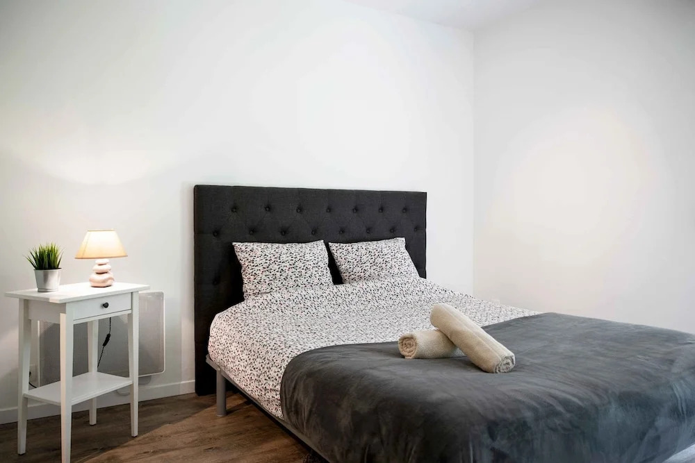 Chic Appartement avec Terrasse, Parking Privatif