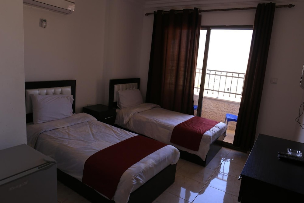 Weekend Hotel