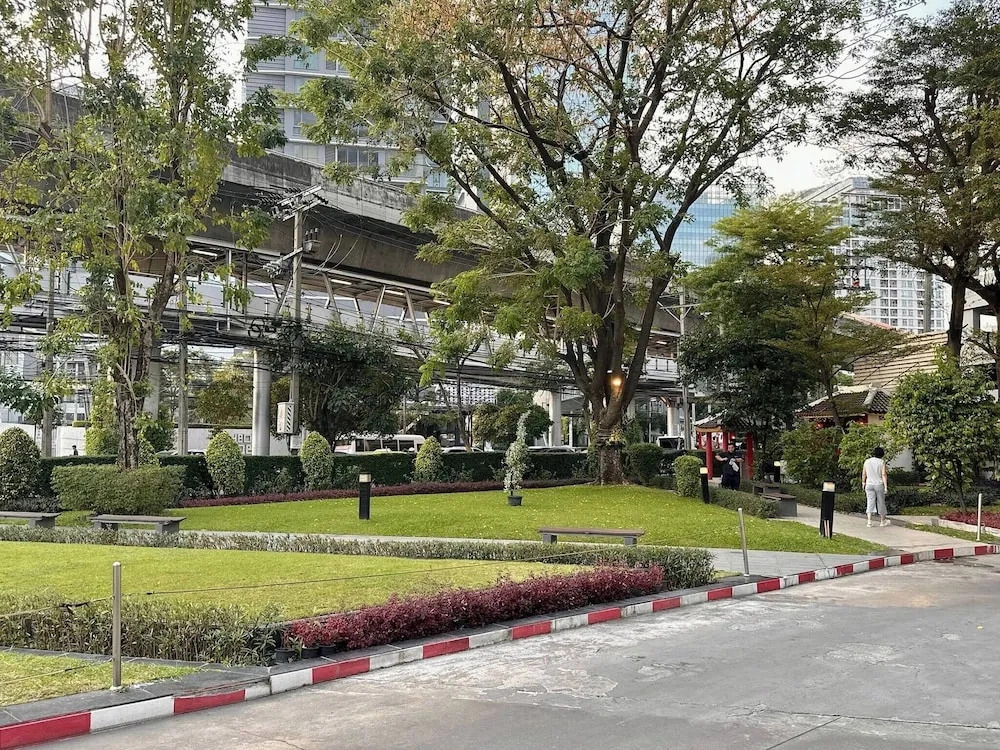Modern Luxury Escape BTS Udom Suk 0m