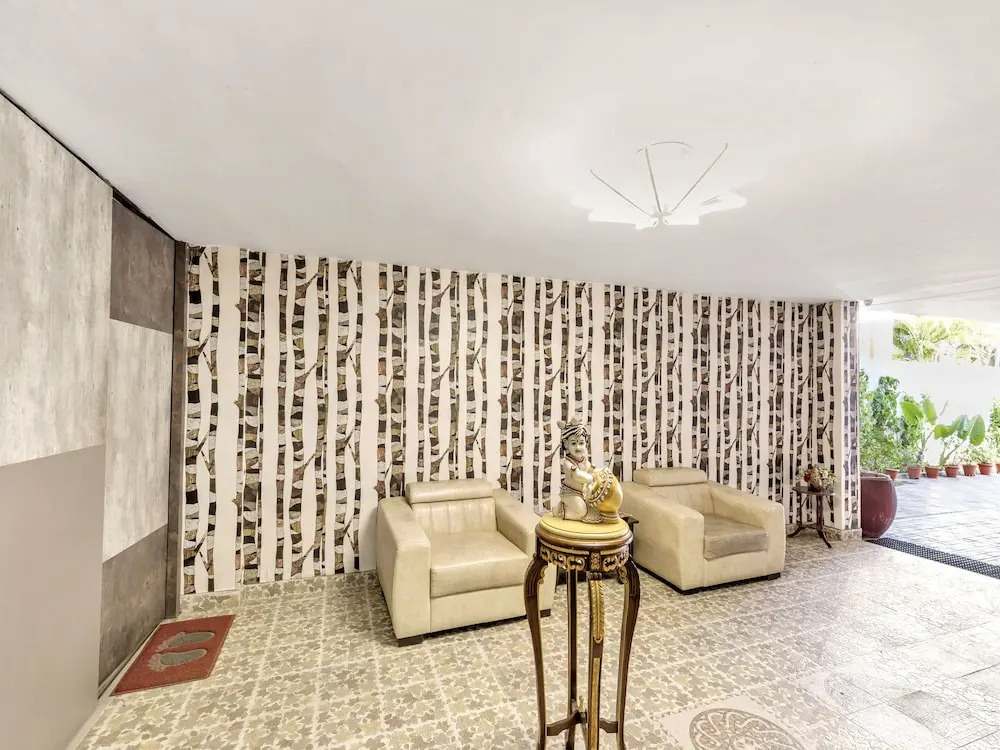 OYO 12120 Hotel Srico