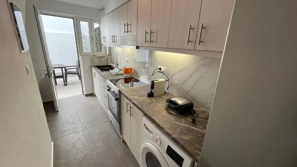 Angelos House Deluxe Apartments