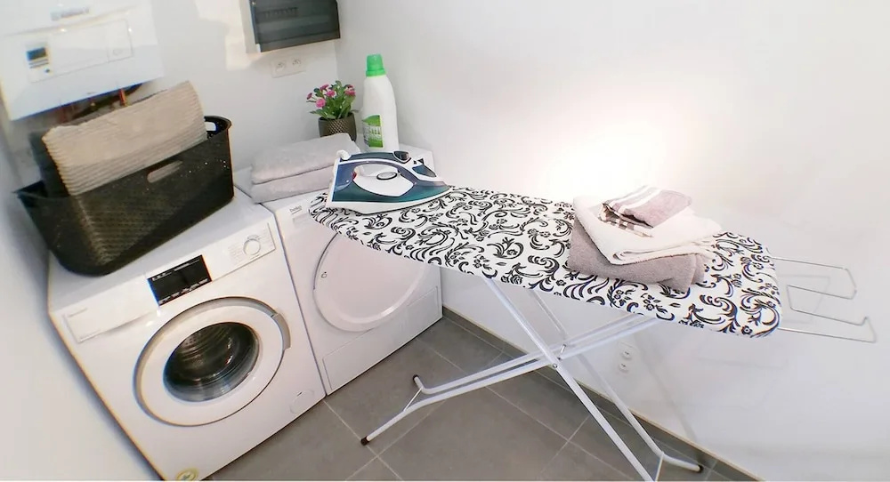 Businest Gosselies-charleroi Airport - 1-bedroom Apartment