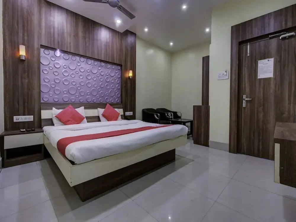 Savoy Hotel By OYO Rooms