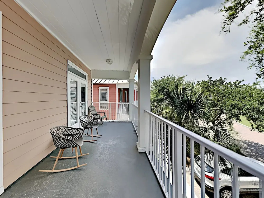 Sunny Days by Southern Vacation Rentals