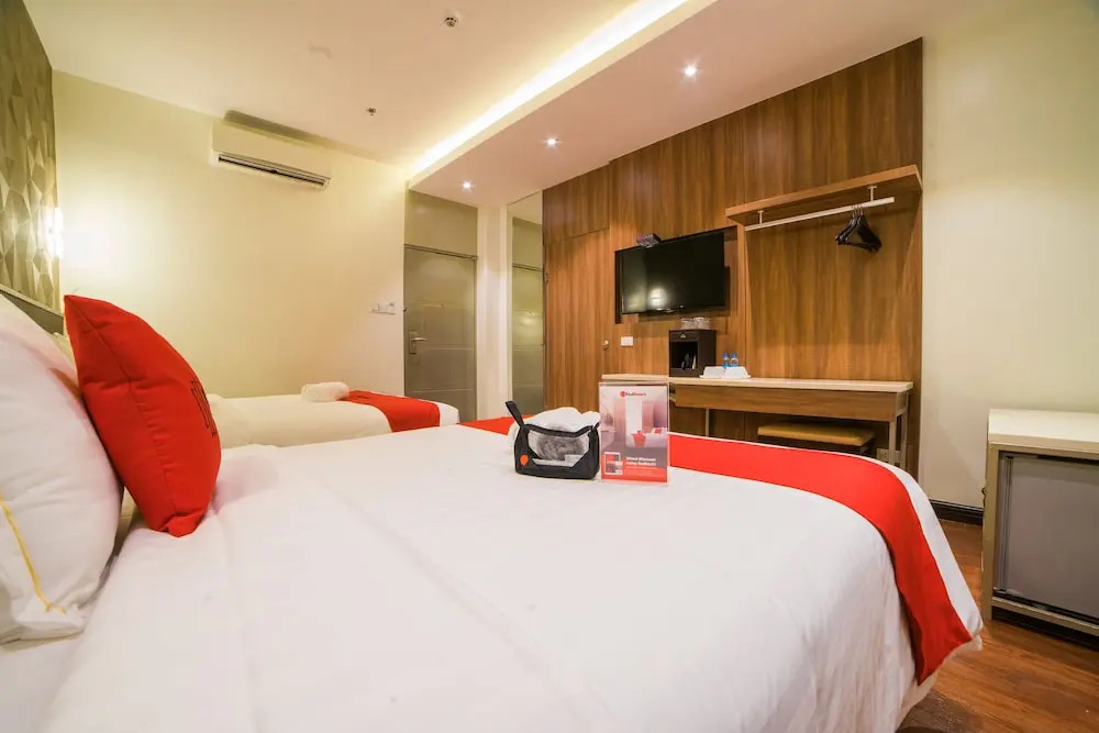 RedDoorz Premium @ South Triangle Quezon City
