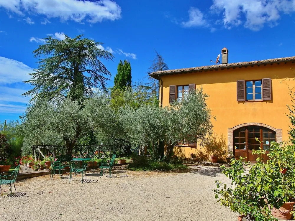 Farmhouse in Todi With Pool & Theater Nearby