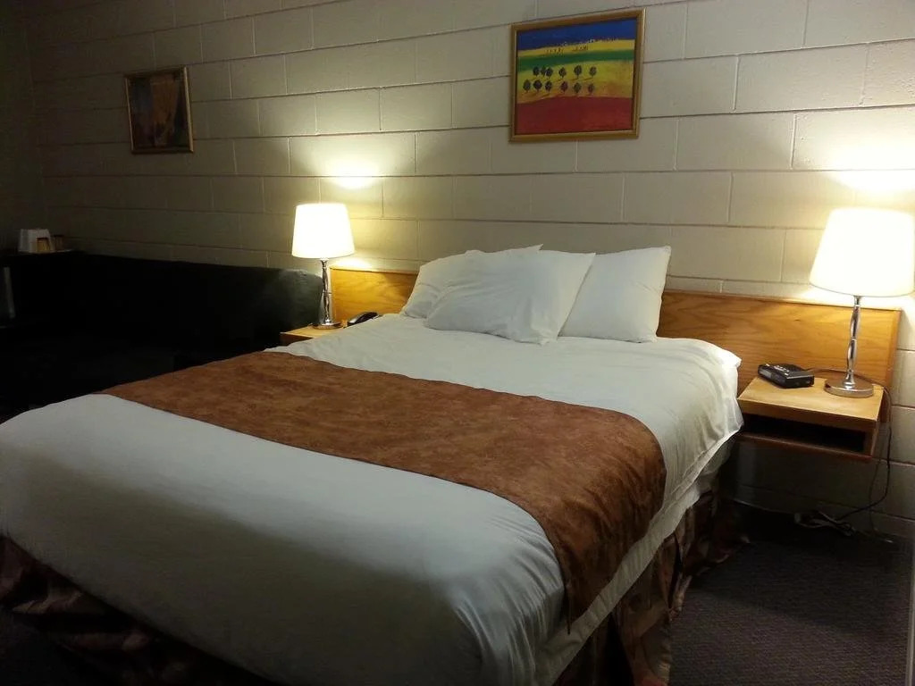 Armstrong Inn