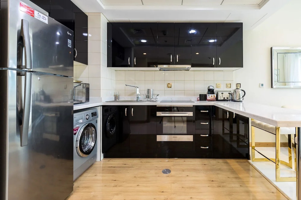 Deluxe Holiday Homes - Bay Central