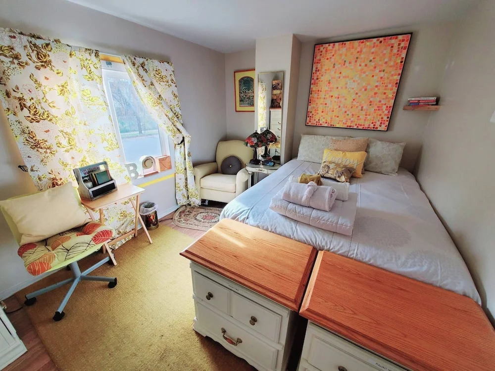 Room-cozy Yellow Queen Bed By Yale U