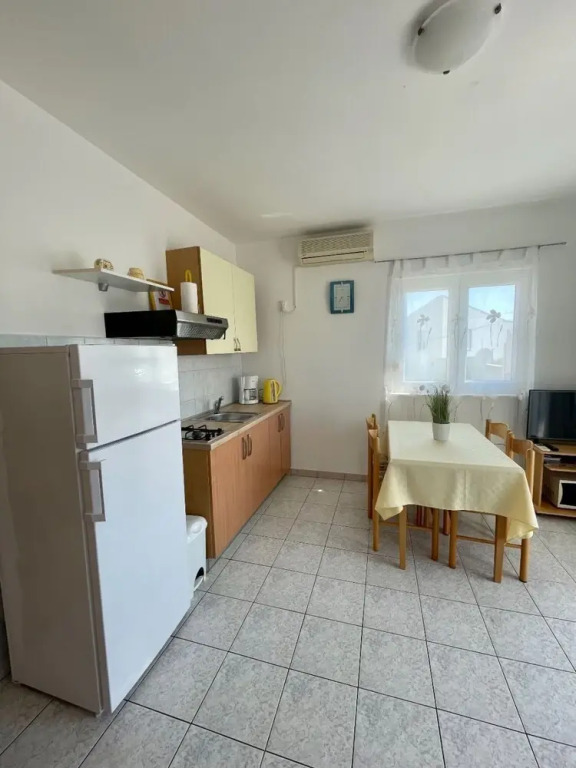 Tea - Parking and Grill, 100 m From sea - A1