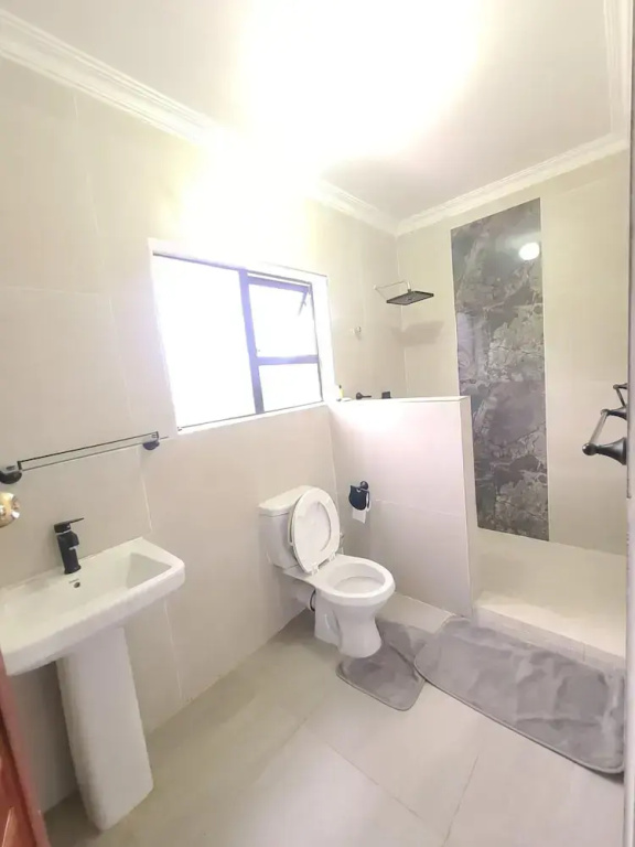 Luxurious 6 bed 6 Baths in Sunridge - 2299