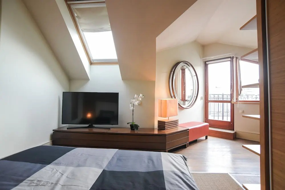 Pelicanstay Montaigne Apartments