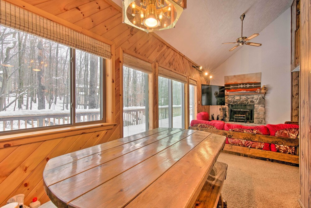 Cozy Lake Ariel Home w/ Community Amenities!