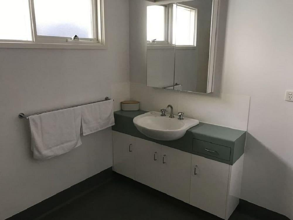 Mibnb Geelong CBD Spacious Studio Apartments