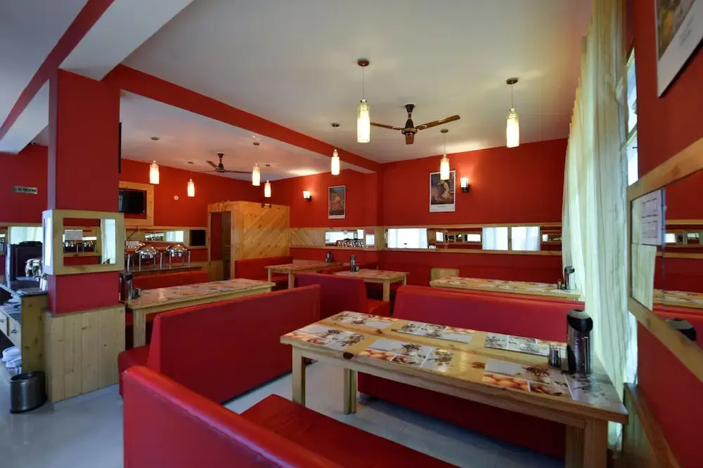 OYO 16868 Home Premium Studios Katrain, Nh3,