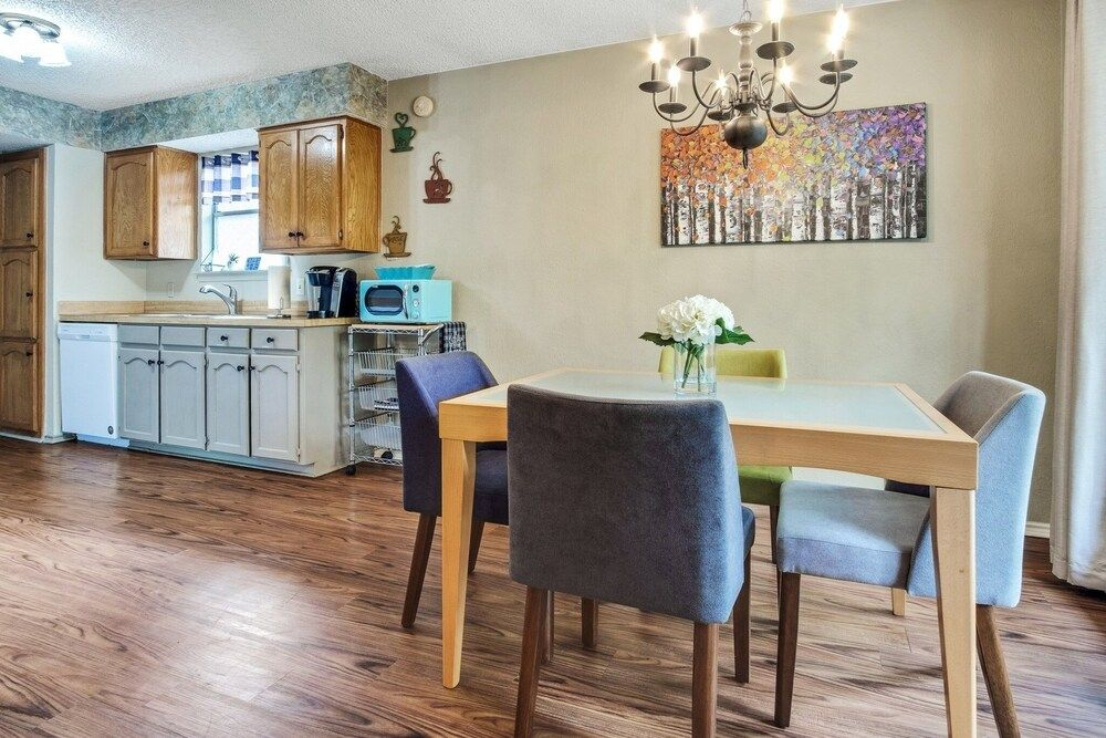 Cozy 3br Kid & Dog Friendly Home In Central Location! 3 Bedroom Home by RedAwning