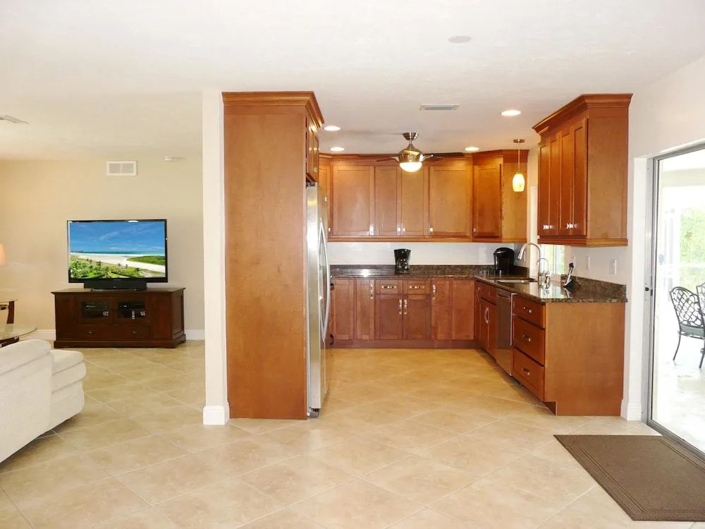Centrally Located Pet-friendly Home With spa and Pool