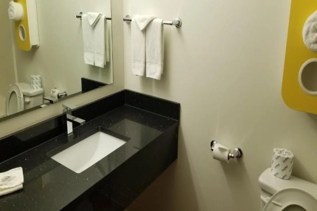 Joys Inn Innisfail, AB